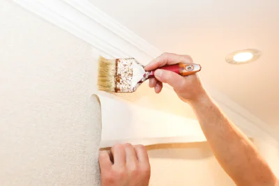 Pose de papier peint à l'Huisserie — revêtements muraux et toiles de verre